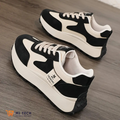 ZAPATOS CAUSALES CON CORDONES Disponibles en blanco, rojo y negro.