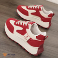 ZAPATOS CAUSALES CON CORDONES Disponibles en blanco, rojo y negro.